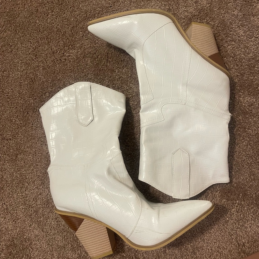 White heeled cowgirl boots